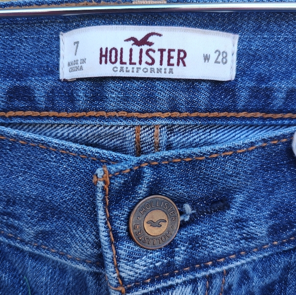 Ladies size 7R or 28W Hollister distressed jeans - Picture 6 of 8